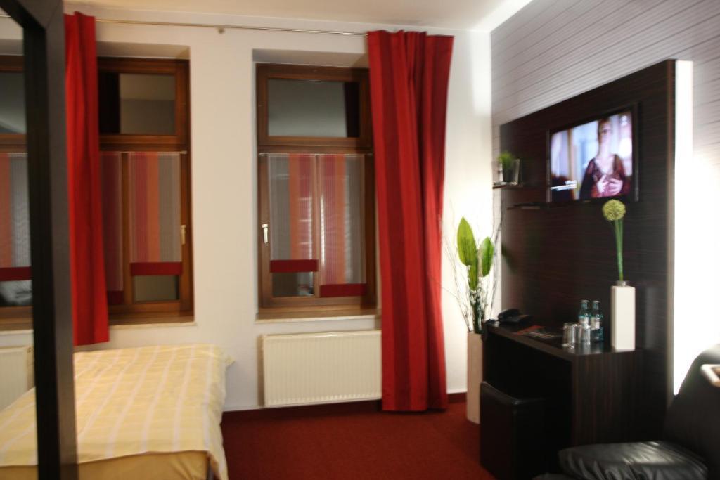 Sl'Otel - Das Stadthotel - Voll Klimatisiert Bernburg Habitación foto