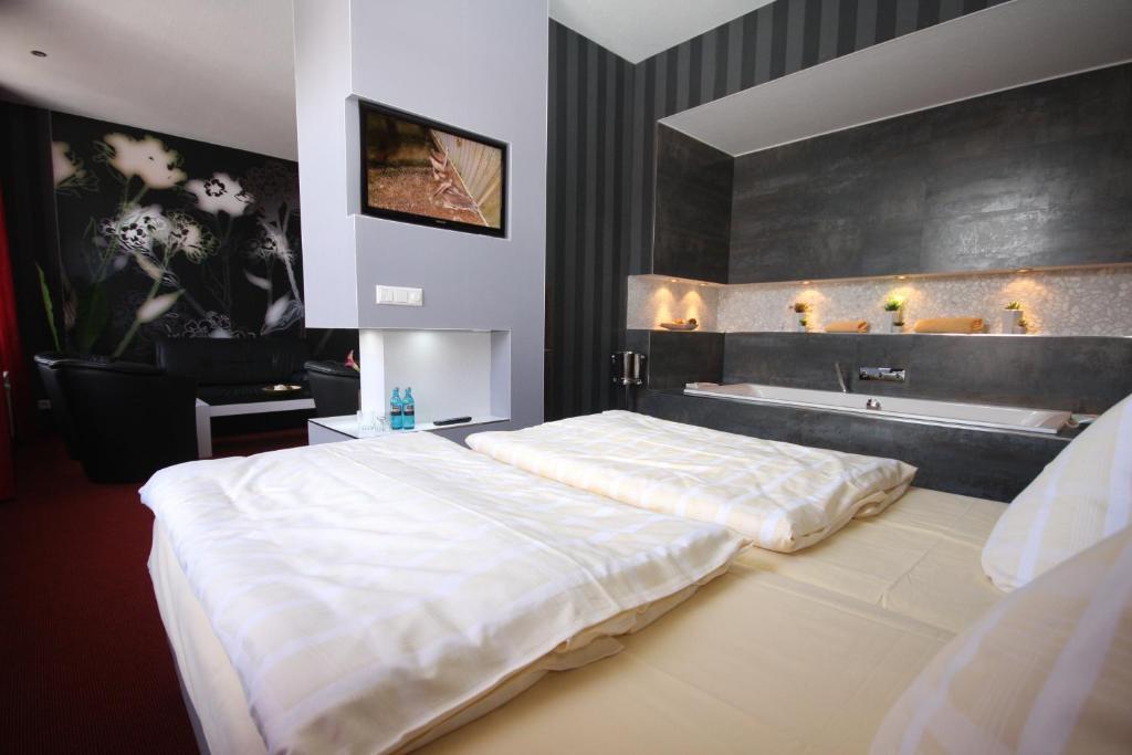 Sl'Otel - Das Stadthotel - Voll Klimatisiert Bernburg Exterior foto