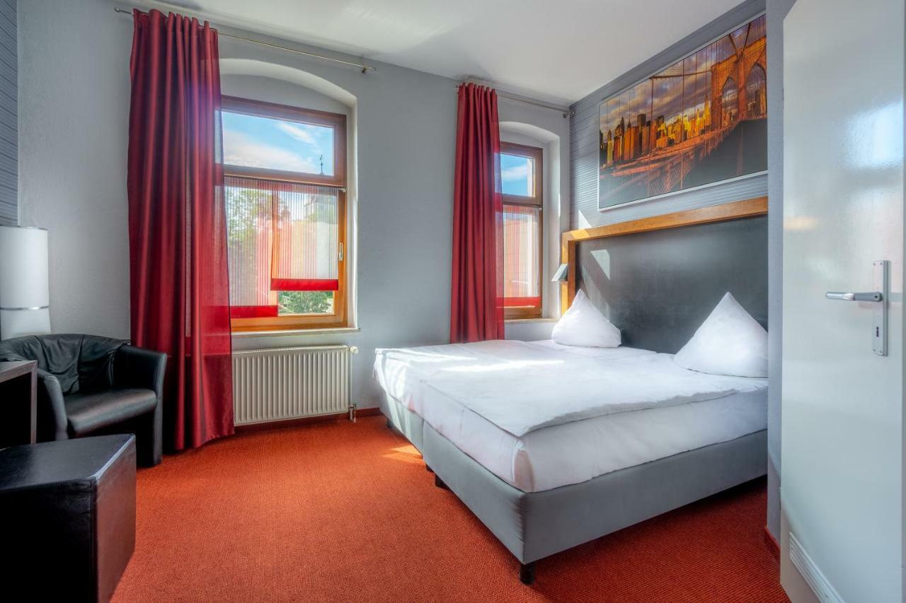 Sl'Otel - Das Stadthotel - Voll Klimatisiert Bernburg Exterior foto