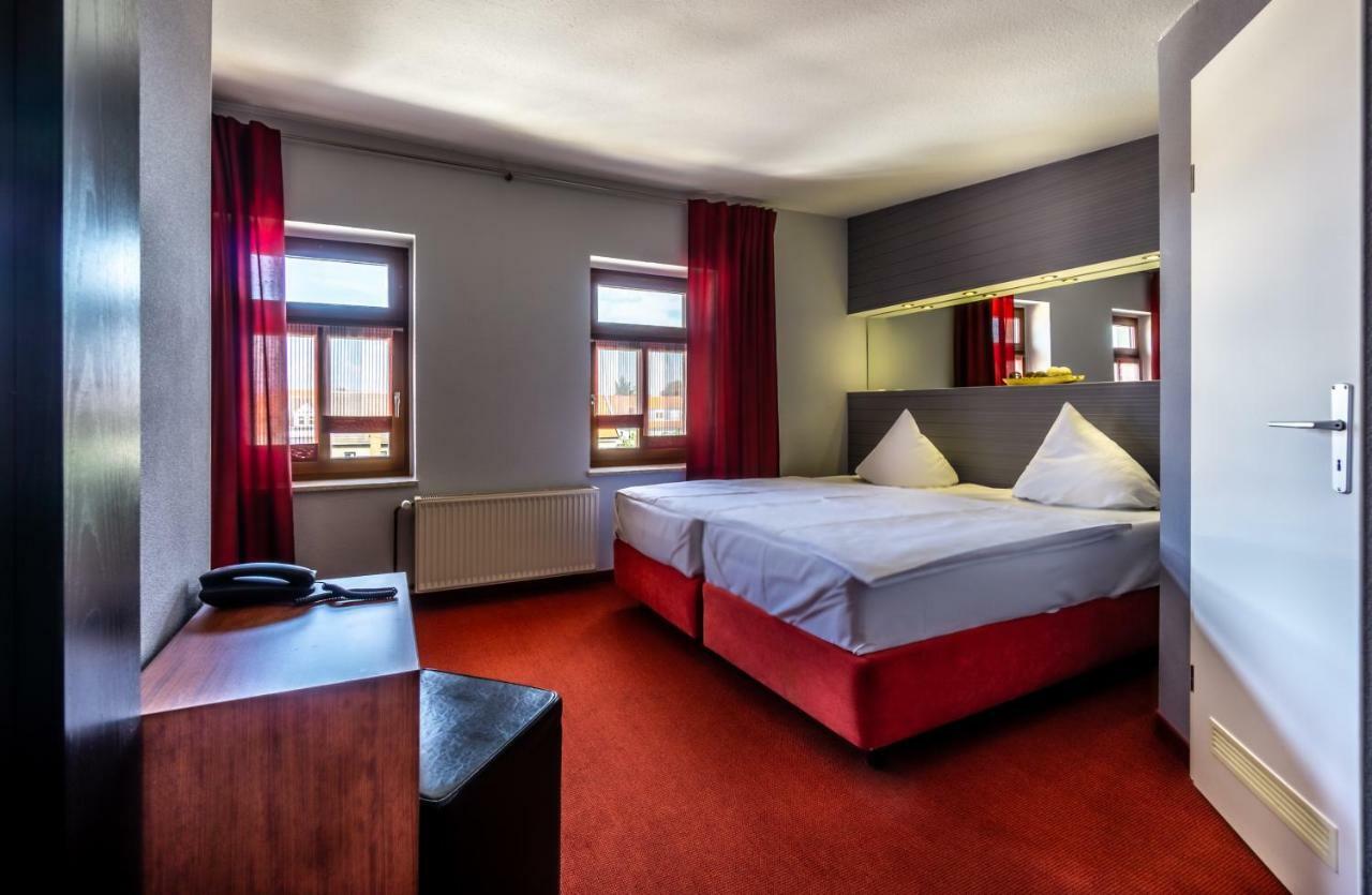 Sl'Otel - Das Stadthotel - Voll Klimatisiert Bernburg Exterior foto