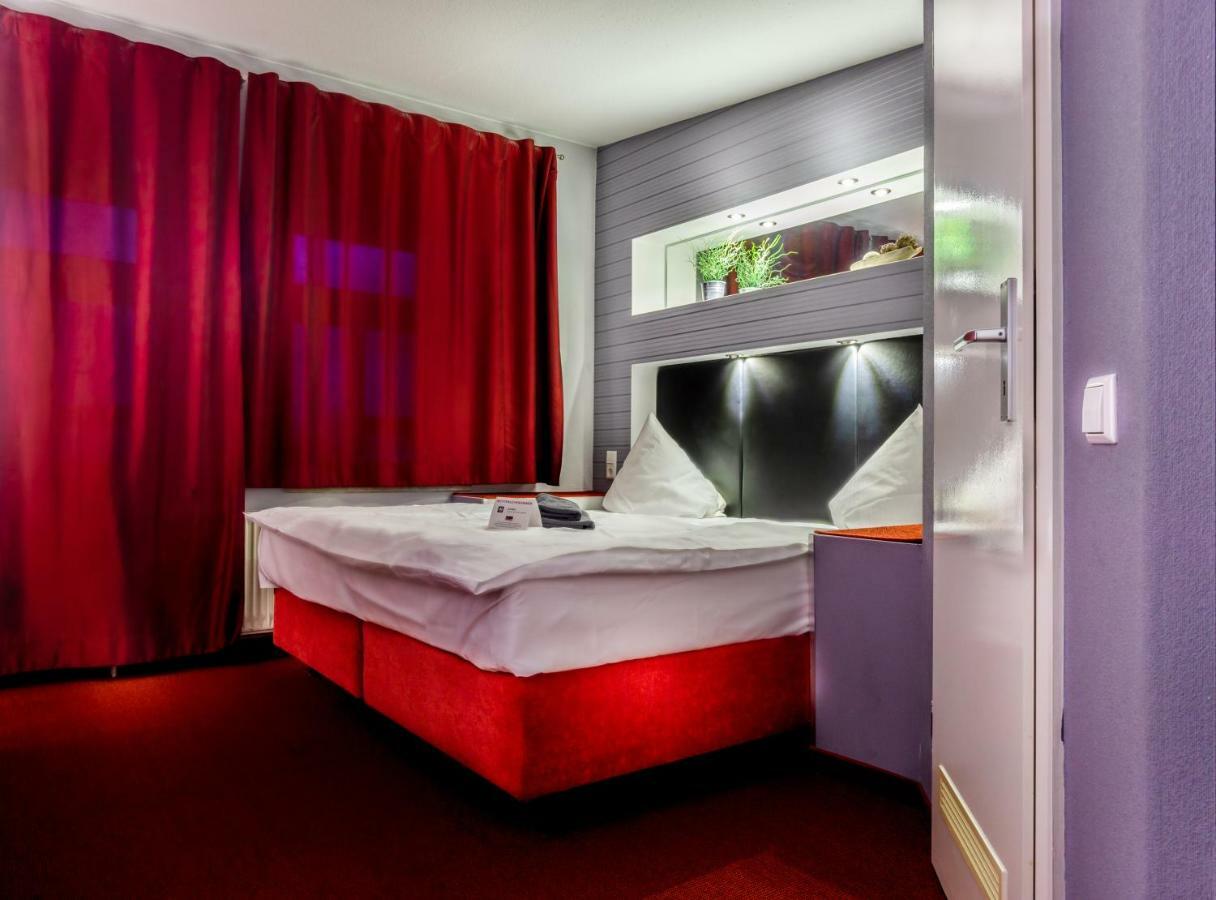 Sl'Otel - Das Stadthotel - Voll Klimatisiert Bernburg Exterior foto