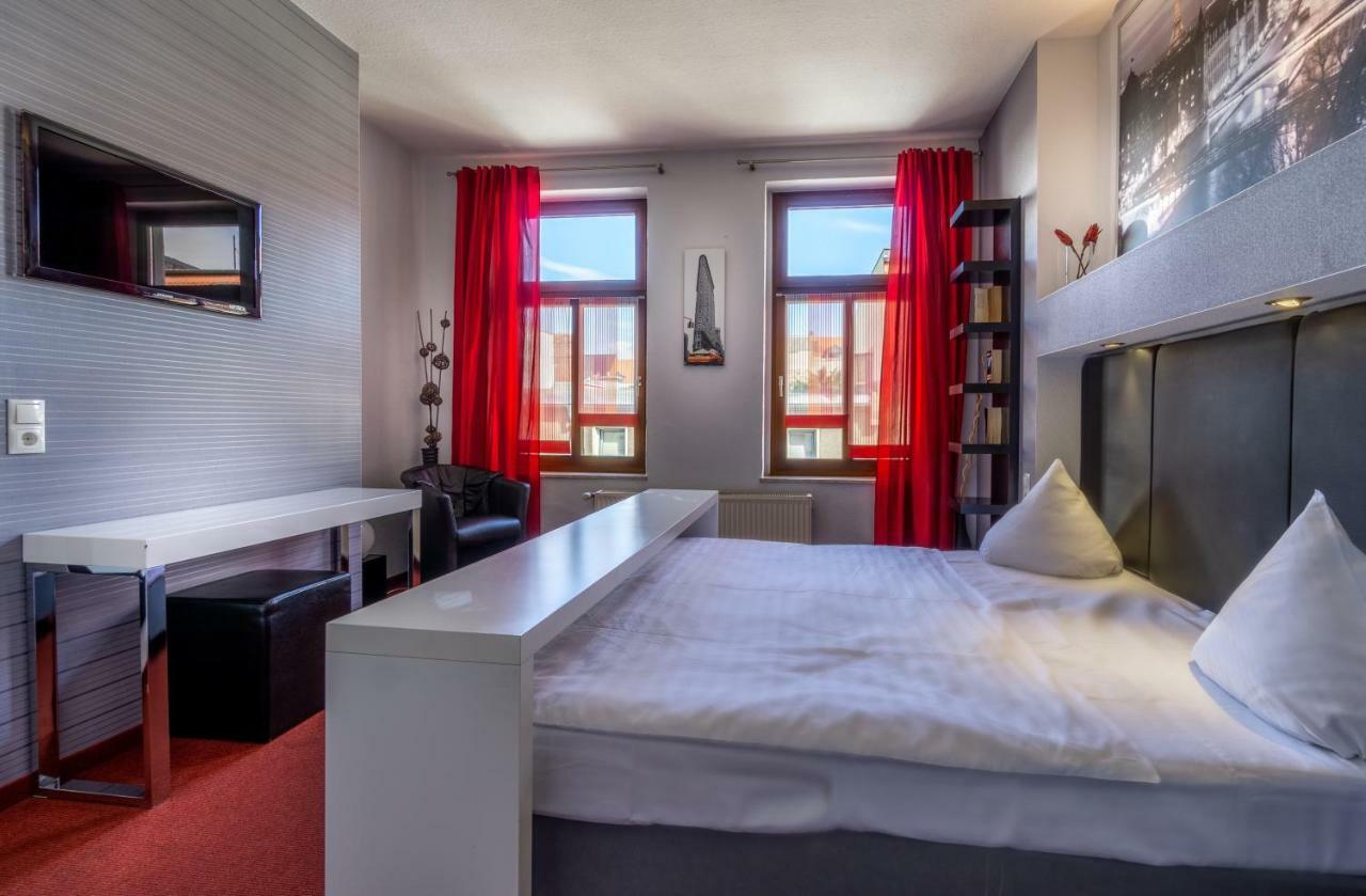 Sl'Otel - Das Stadthotel - Voll Klimatisiert Bernburg Exterior foto