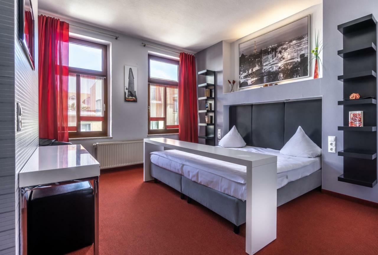 Sl'Otel - Das Stadthotel - Voll Klimatisiert Bernburg Exterior foto