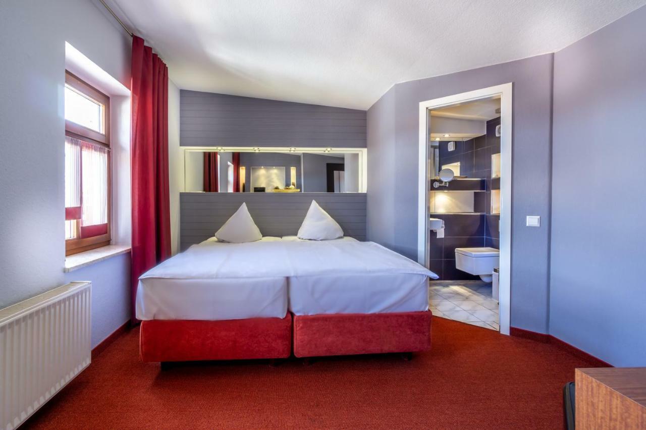 Sl'Otel - Das Stadthotel - Voll Klimatisiert Bernburg Exterior foto