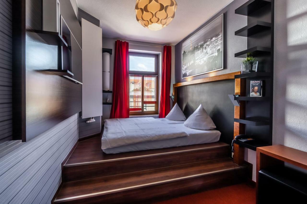 Sl'Otel - Das Stadthotel - Voll Klimatisiert Bernburg Exterior foto
